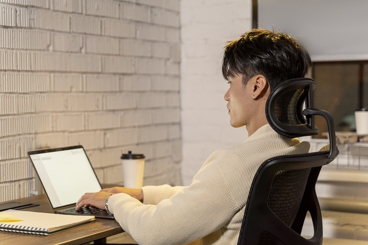 ออฟฟิศซินโดรมลามสู่หมอนรองกระดูกทับเส้นประสาท ภัยเงียบจากการนั่งนาน