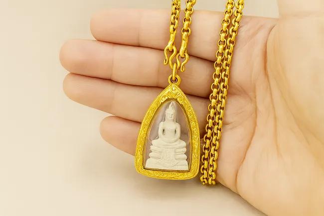 5 เหตุผลที่ควรเลี่ยมกรอบพระ เพื่อป้องกันและเพิ่มคุณค่าให้พระเครื่อง